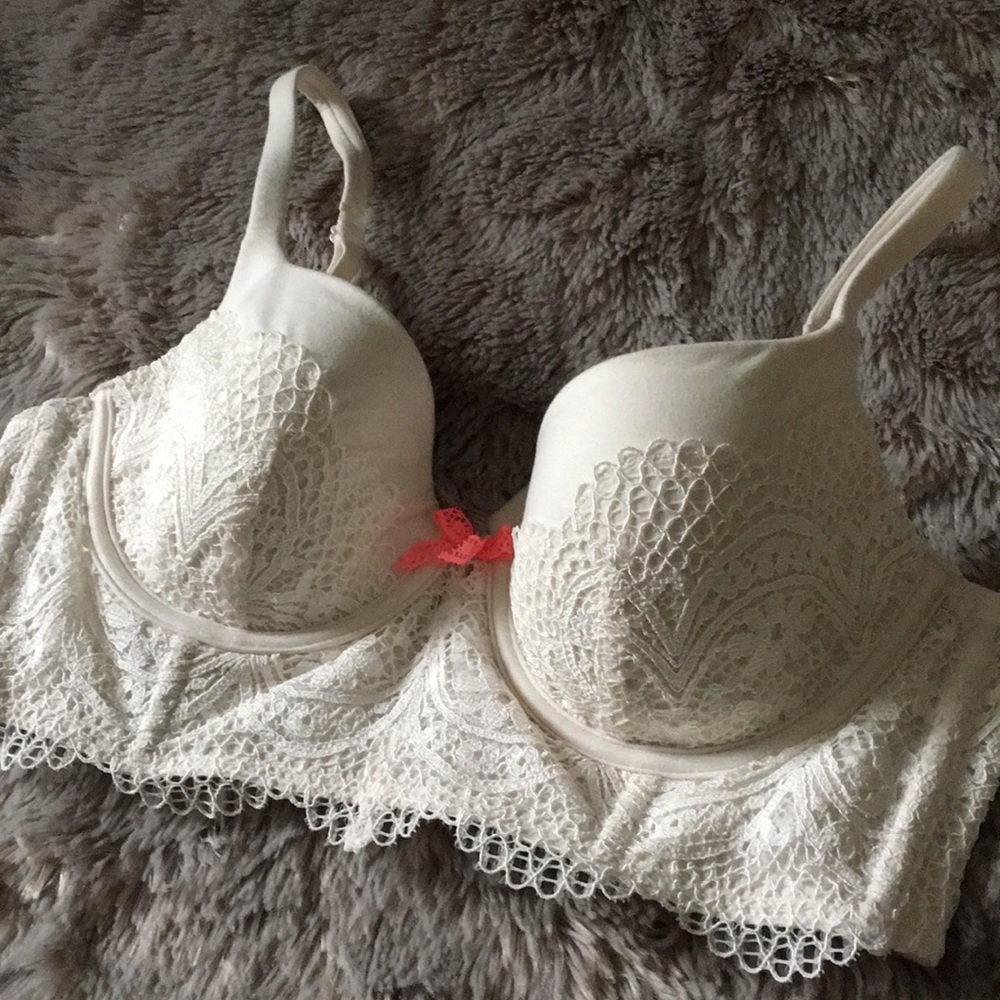 Corset style bra with little padding